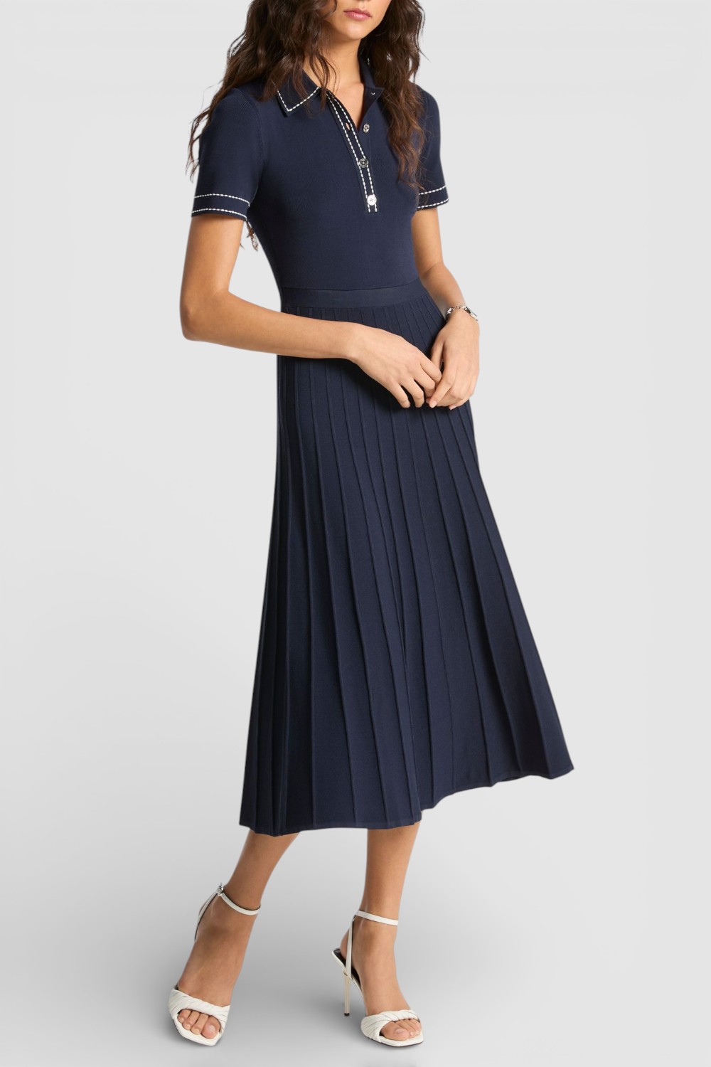 תמונת כל הלוק של שמלת מידי